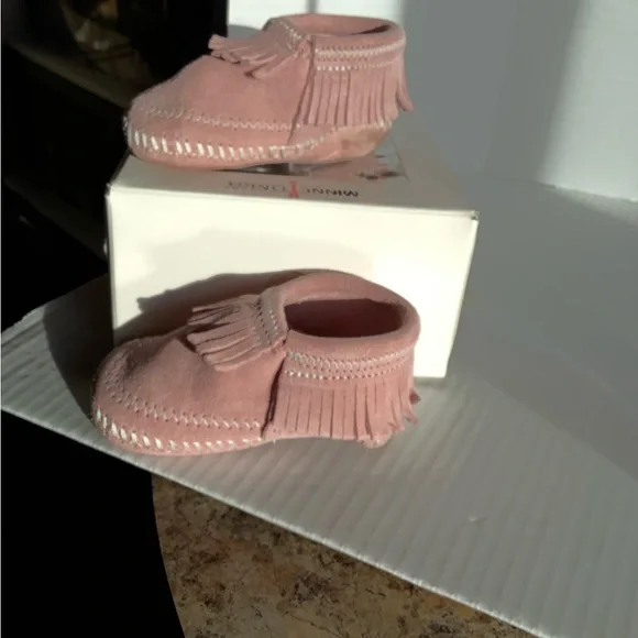 Minnetonka Baby Moccasins Size 3 leather, pink - Picture 1 of 7